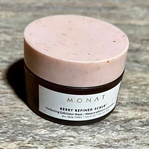 Monat Berry Refined Scrub - Perfectly Exfoliating Mask